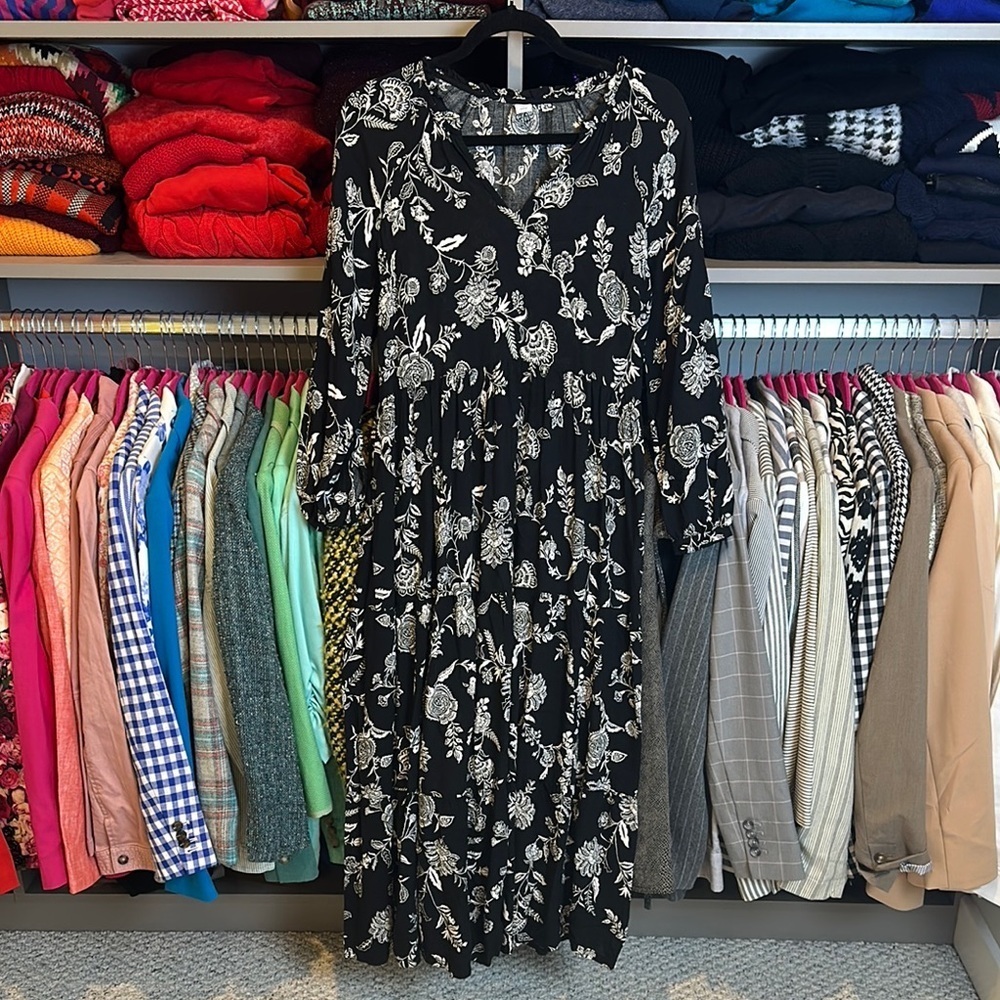 Old Navy black/white floral long sleeve v neck midi dress size XS